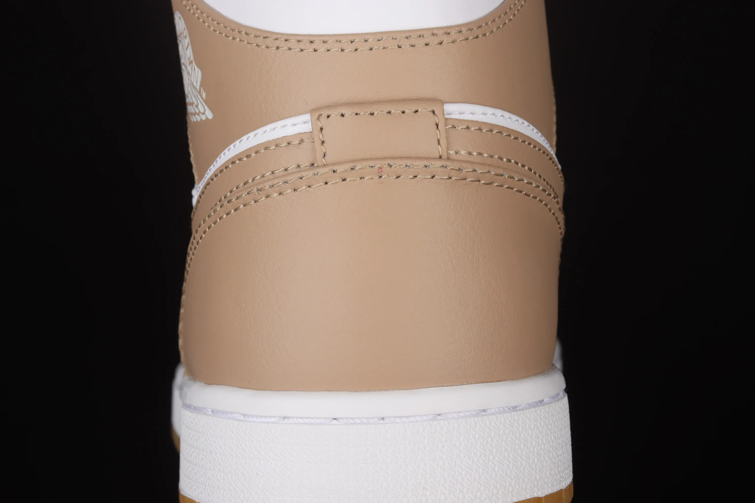 All categories Air Jordan Jordan series basketball shoes Air Jordan 1 Mid G version pure original Air Jordan 1 Mid AJ1 Joe 1 mid-top cultural basketball shoes 554724-271